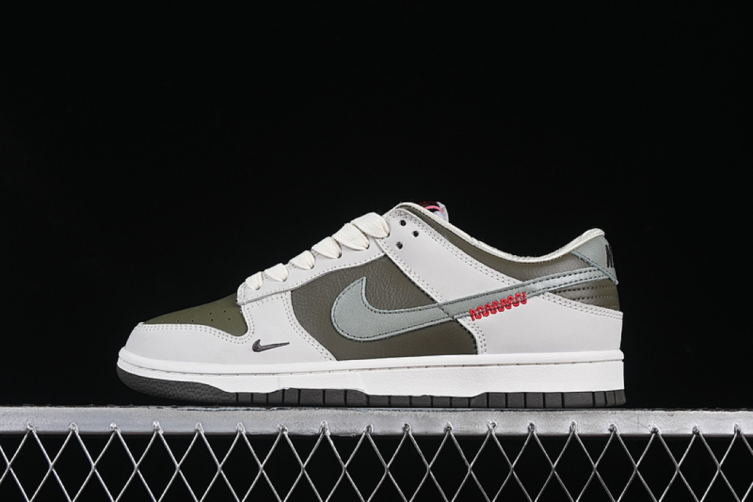Unbranded [HV5980-231]-[SB DUNK LOW YEAR OF SNAKE MEDIUM OLIVE/JADE HORIZON/IRONSTONE/UNIVERSITY (RED]), photo 1