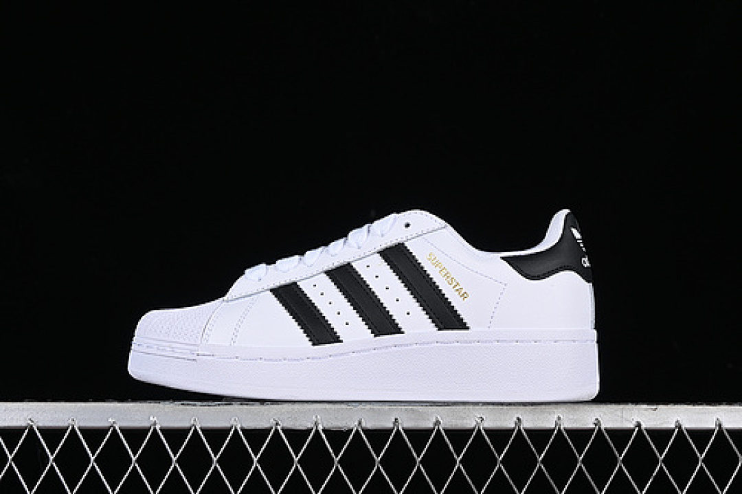 Adidas ORIGINALS SUPERSTAR XLG CLOUD WHITE/CORE BLACK/GOLD METALLIC · IF9995, photo 1