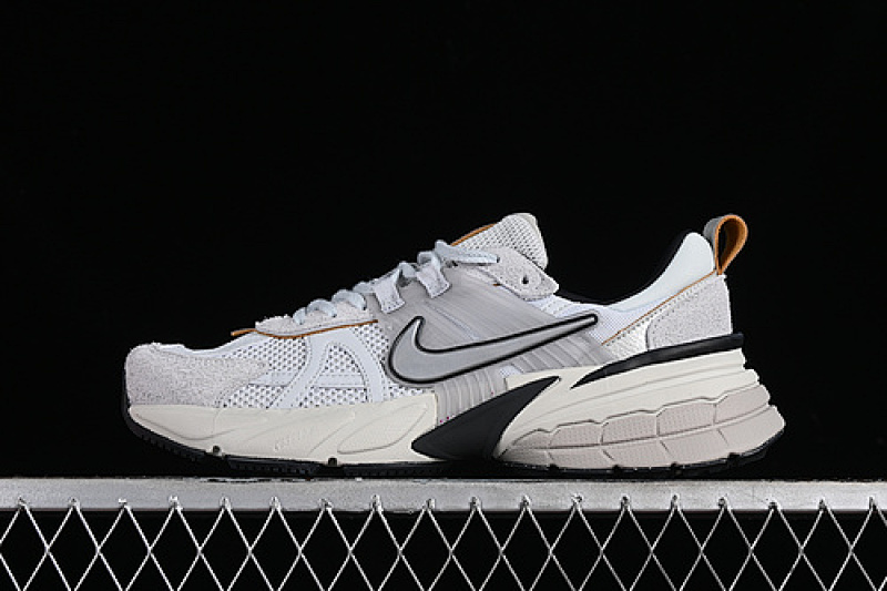 V2K RUNTEKK RUN PURE PLATINUM/PLATINUM TINT/LIGHT BONE/CHROME · FN6703-002, photo 1