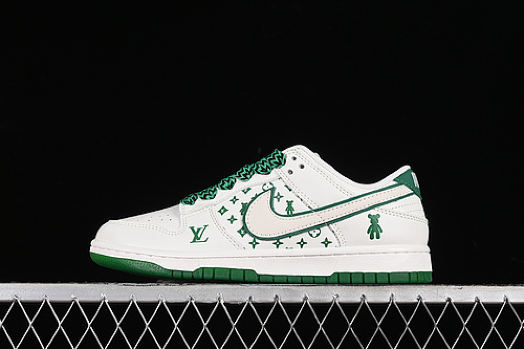 Unbranded [SJ2068-241]-[SB DUNK LOW L*V BEIGE GREEN/WHITE]-[WOMAN:36-39]-[MAN:40-45], photo 1