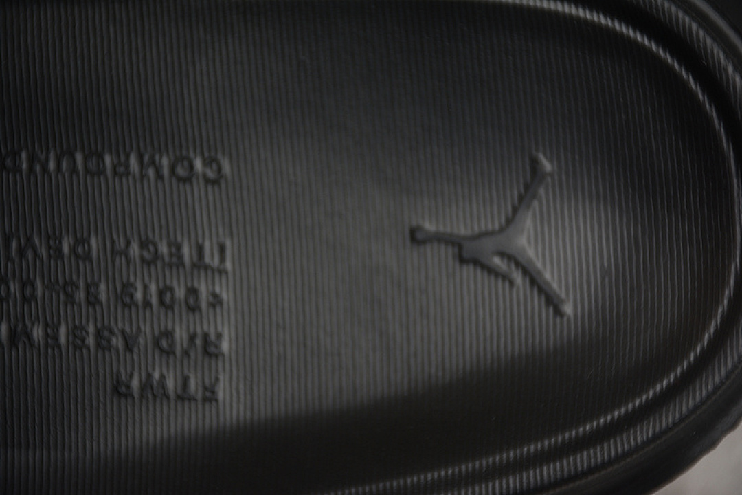 Jordan [DC9835-060]-[JORDAN PLAY SLIDE BLACK/PHOTON DUST/OFF NOIR/UNIVERSITY RED]-[MAN:40-46] - Image 3