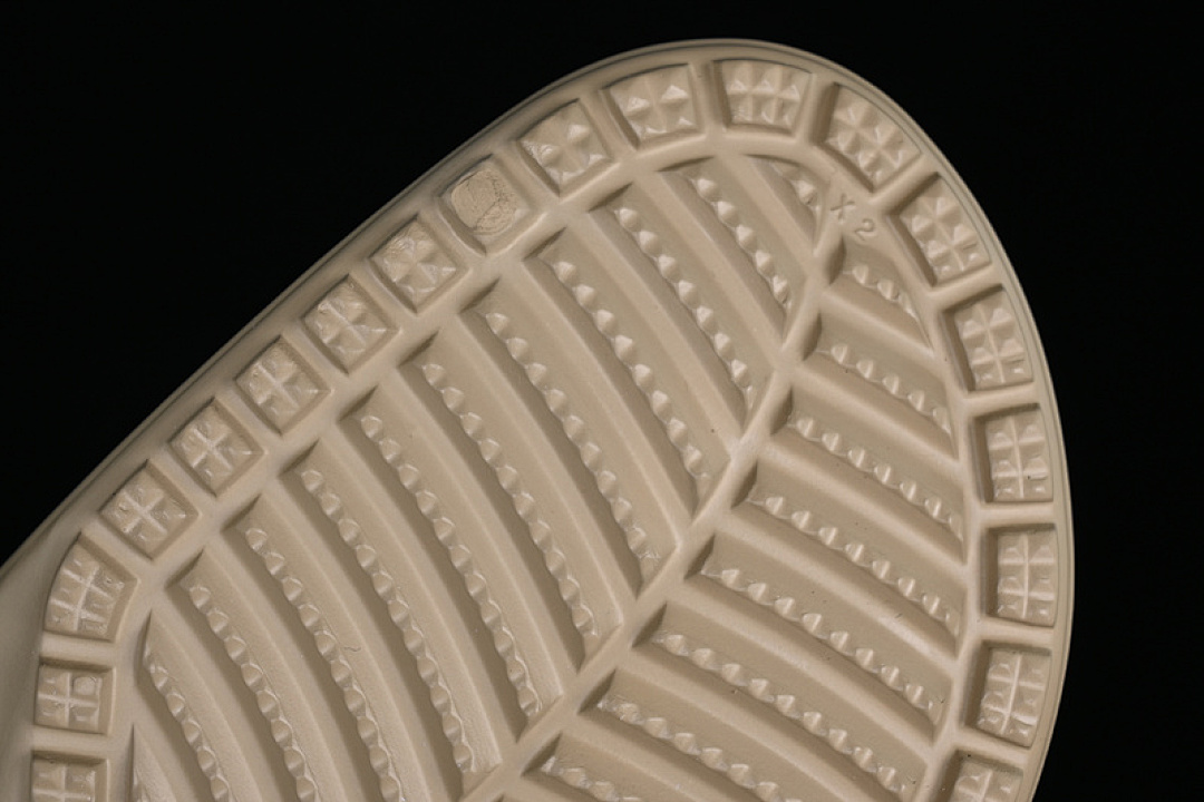 Crocs [CROCS DUAL PURPOSE BEACH HOLE SANDALS MUSHROOM]-[WOMAN:34-39]-[MAN:40-46] - Image 2