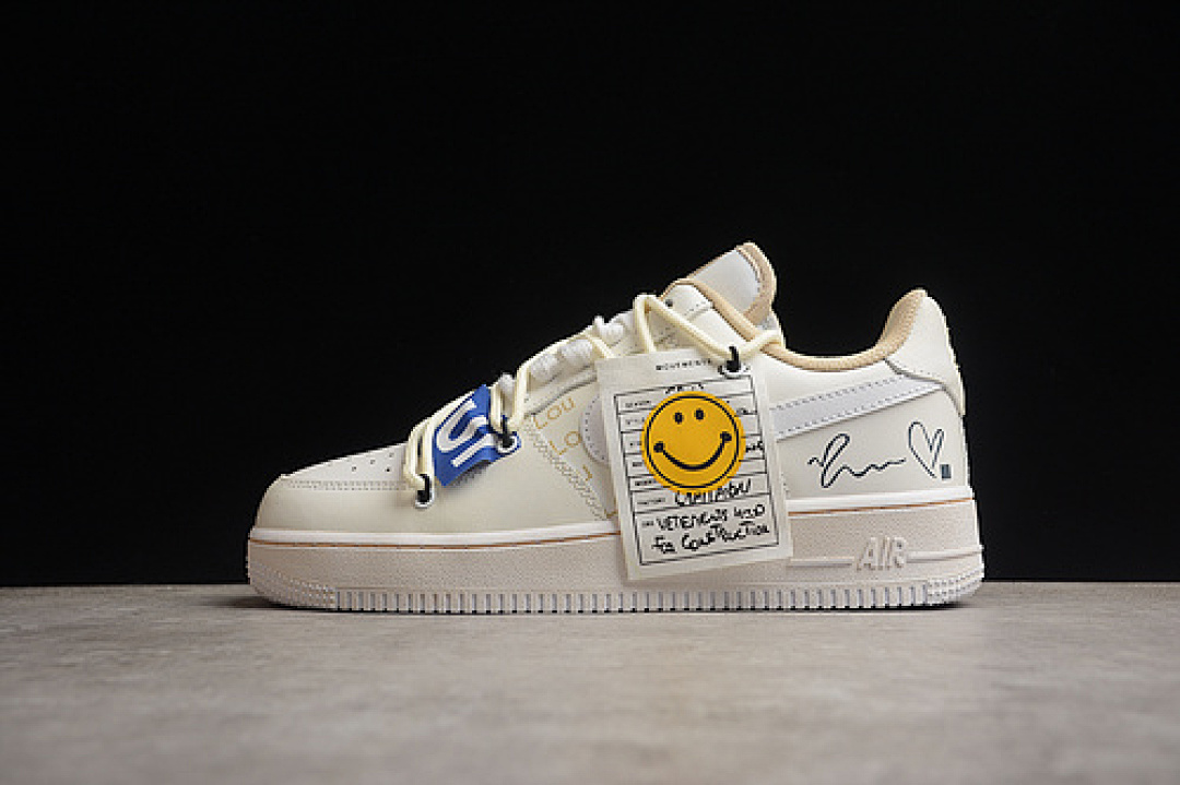 Nike Nike AIR FORCE 1 07 WHITE/BLUE/YELLOW · CW2288-111, photo 1