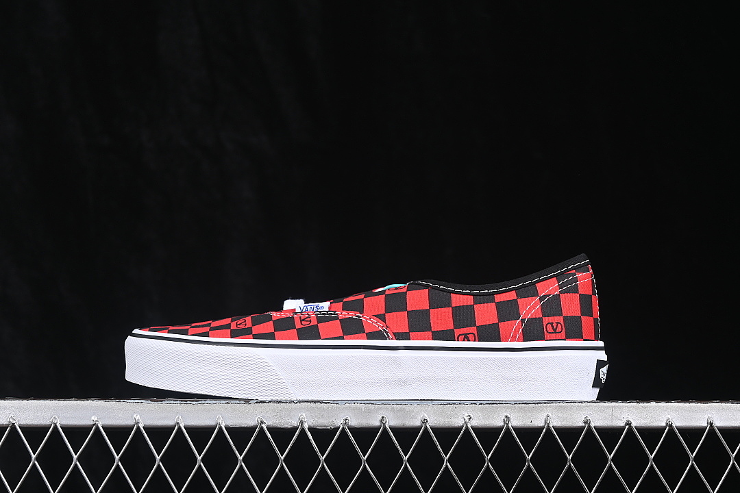 LOW-TOP CASUAL SKATE SHOES RED/BLACK/WHITE · WS0ND8HPKJV7, photo 1