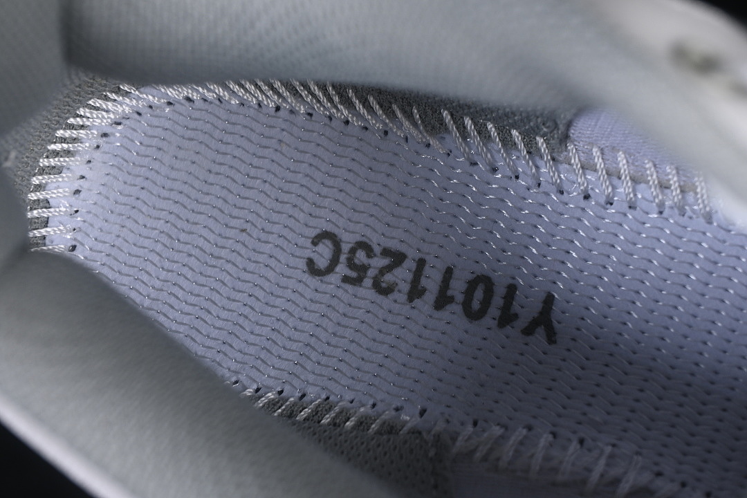 On Running [475684-28]-[XT 4 OG OUTDOOR CASUAL RUNNING SHOES SILVER/DARK GRAY]-[WOMAN:36-39]-[MAN:40-45] - Image 4
