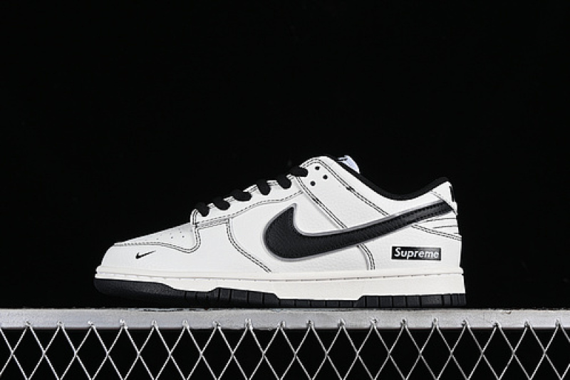 Supreme Nike SUPREME X SB DUNK LOW WHITE/BLACK · RM2308-237, photo 1