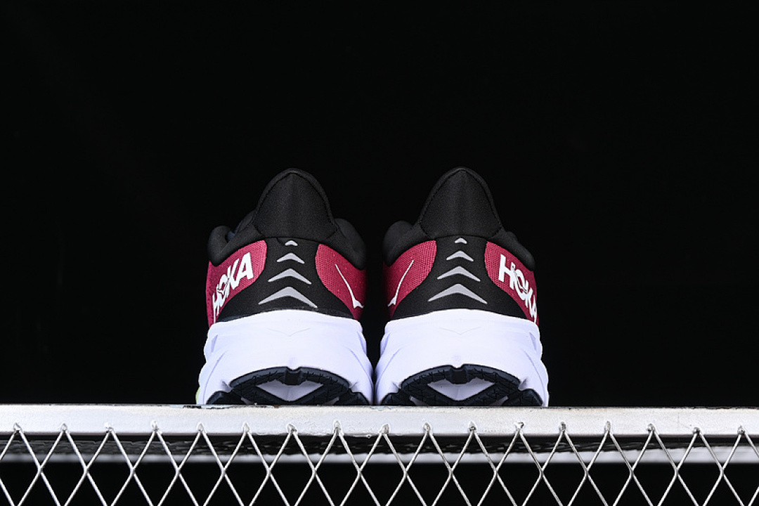 On Running [1119394 BGIR]-[HOKA ONE CLIFTON 8 BLACK/RED/WHITE]-[WOMAN:36-39]-[MAN:40-45] - Image 13