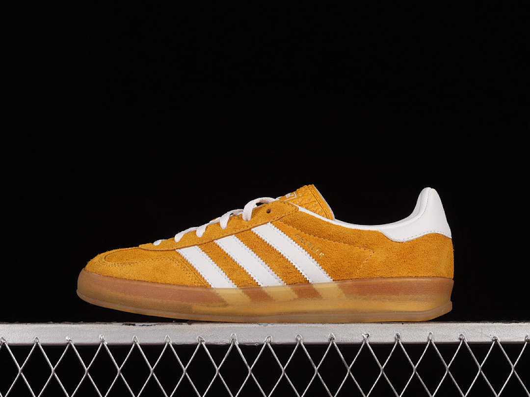 Unbranded [HQ8716]-[GAZELLE INDOOR ORANGE PEEL/CLOUD WHITE/GOLD METALLIC]-[WOMAN:35-39]-[MAN:40-45], photo 1
