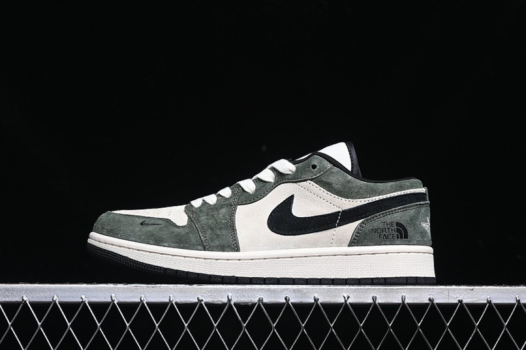 Jordan AIR Jordan 1 LOW WHITE/BLACK/GREEN · DM9188-004, photo 1