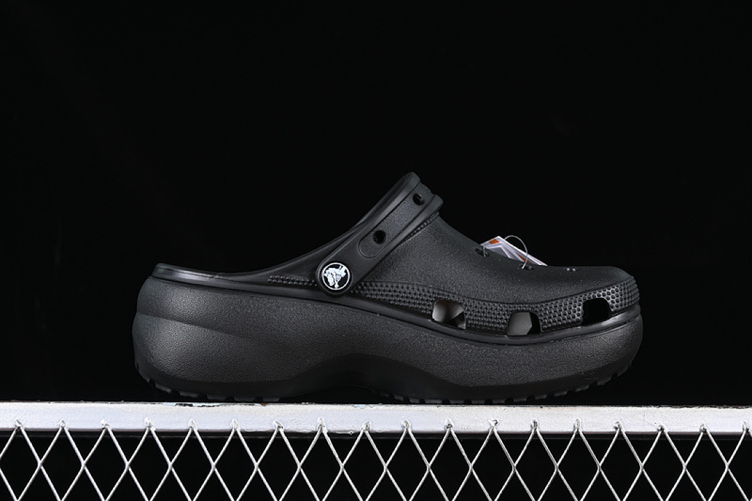 Crocs [CROCS BEACH SANDALS CLOGS BLACK]-[WOMAN:34-40] - Image 2