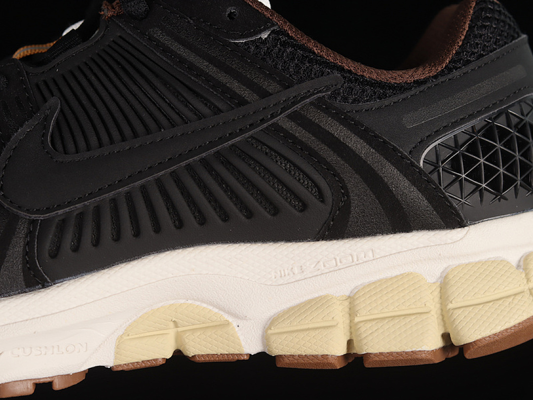 Nike [FD0533-010]-[ZOOM VOMERO 5 BLACK SESEME/COCONUT MILK]-[WOMAN:36-39]-[MAN:40-45] - Image 7