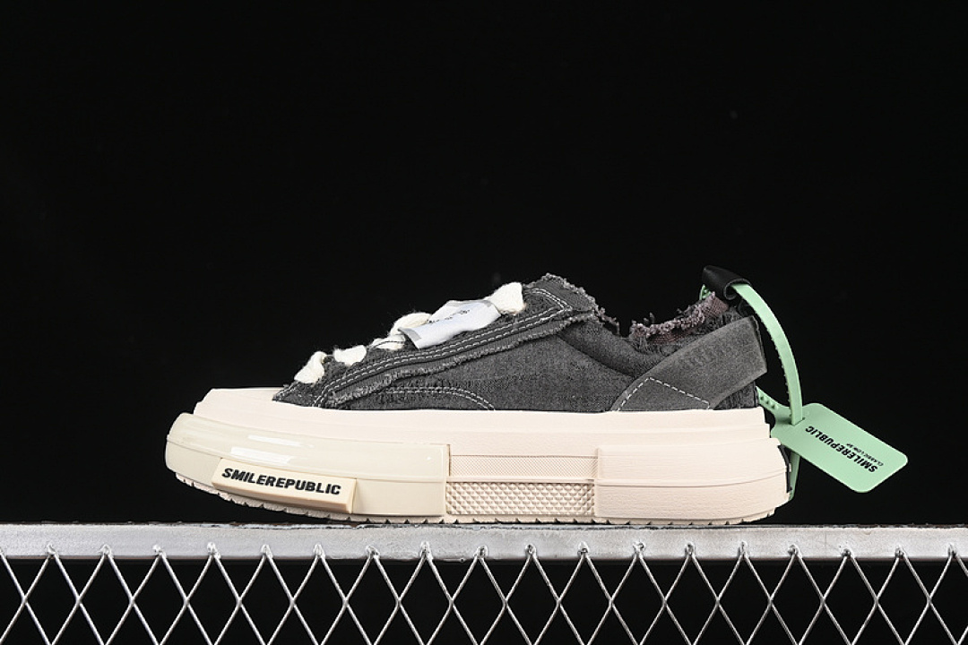 Unbranded [SMILEREPUBLIC INCEPTION GRAY FRINGE 70S WHITE/GREY]-[WOMAN:35-39]-[MAN:40-44], photo 1