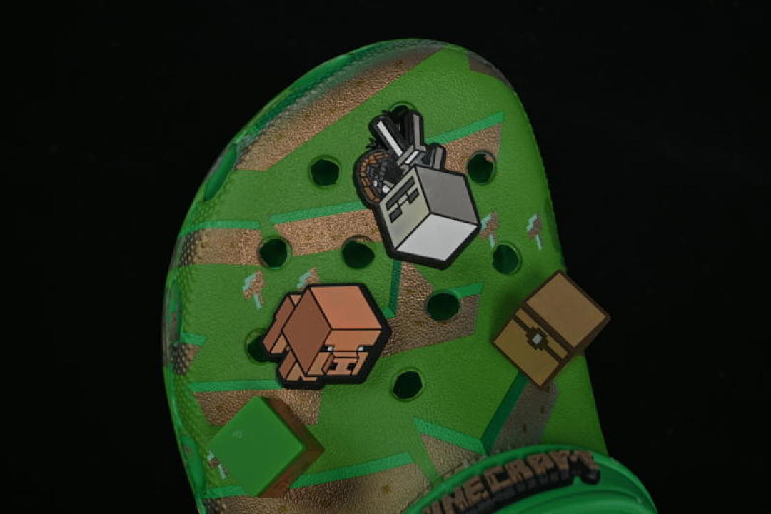 Crocs [MINECRAFT X CROCS CLASSIC CLOG GREEN/BROWN]-[WOMAN:36-39]-[MAN:40-46] - Image 6