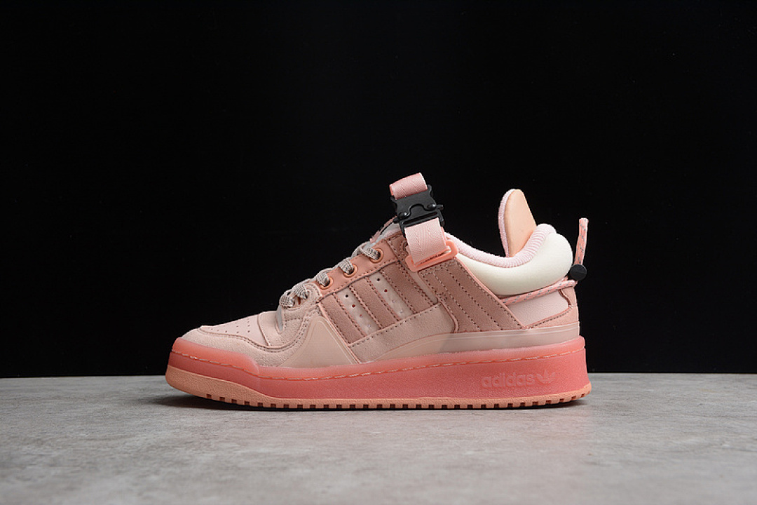 Buckle BAD BUNNY X FORUM BUCKLE LOW EASTER EGG ICEY PINK/BLUSH/TRACE PINK · GW0265, photo 1