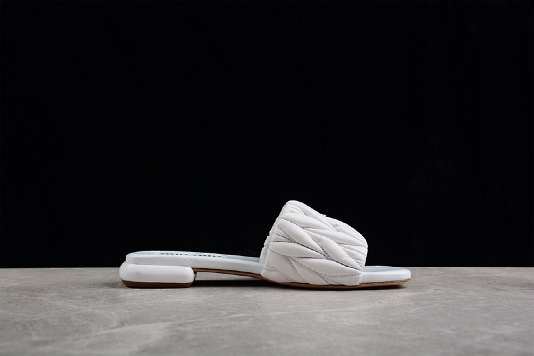 Unbranded [𝑴𝒊𝒖𝑴𝒊𝒖 SNGG WHITE]-[WOMAN:35-39] - Image 7