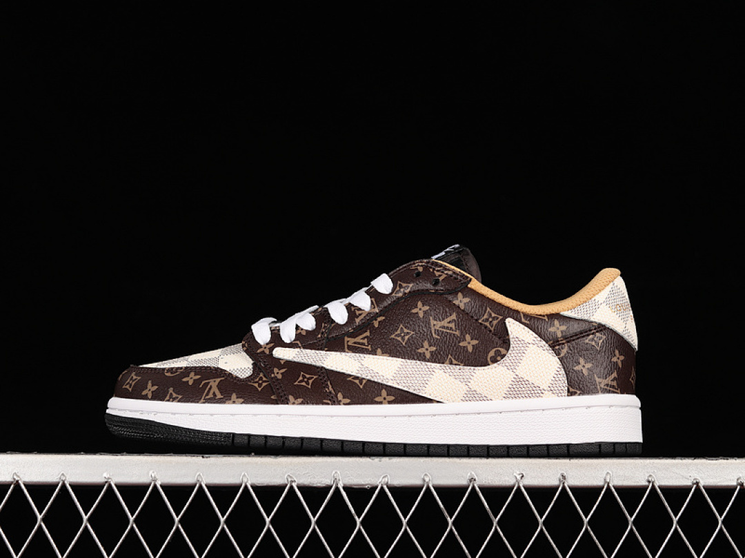 Jordan [DM7866-216]-[TRAVIS SCOTT X AIR JORDAN 1 LOW OG L*V DARK BROWN/WHITE/GREY]-[UNISEX:36-46], photo 1