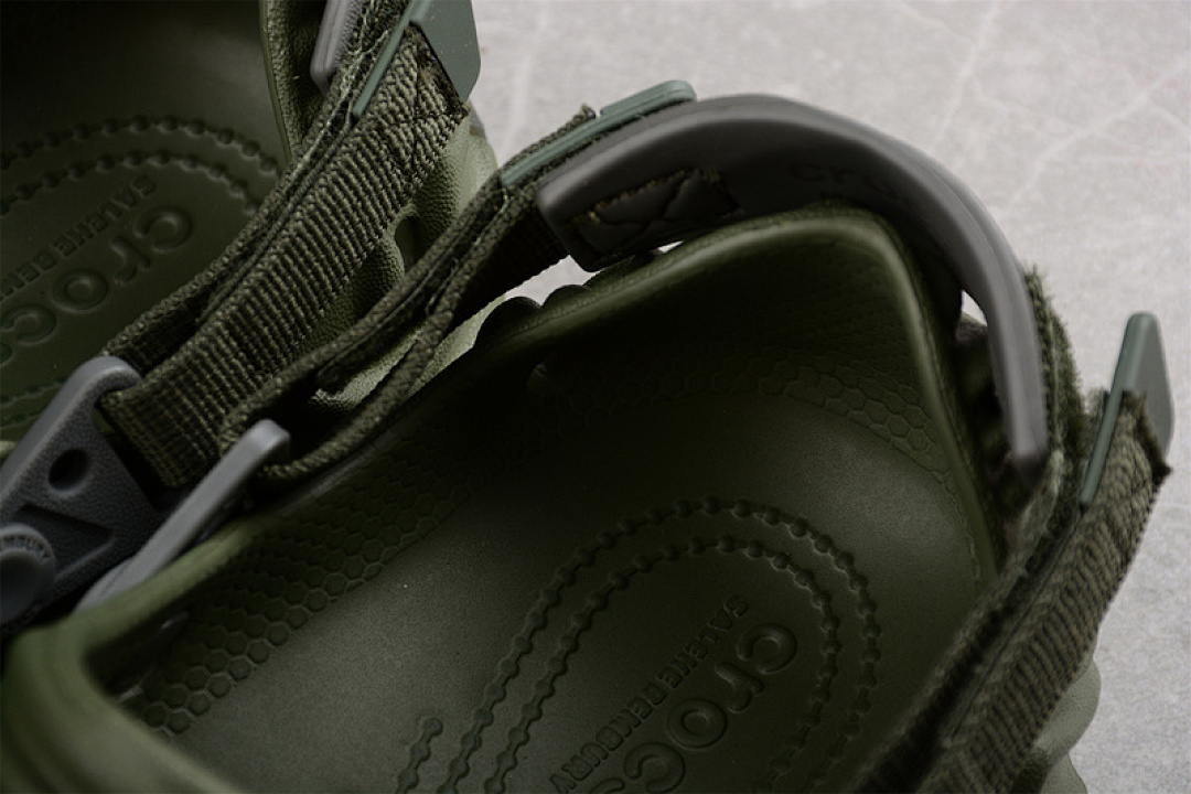 Crocs [SALEHE BEMBURY X CROCS POLLE CLOG ARMY GREEN/ARMY GREEN]-[UNISEX SIZE:36-47] - Image 6