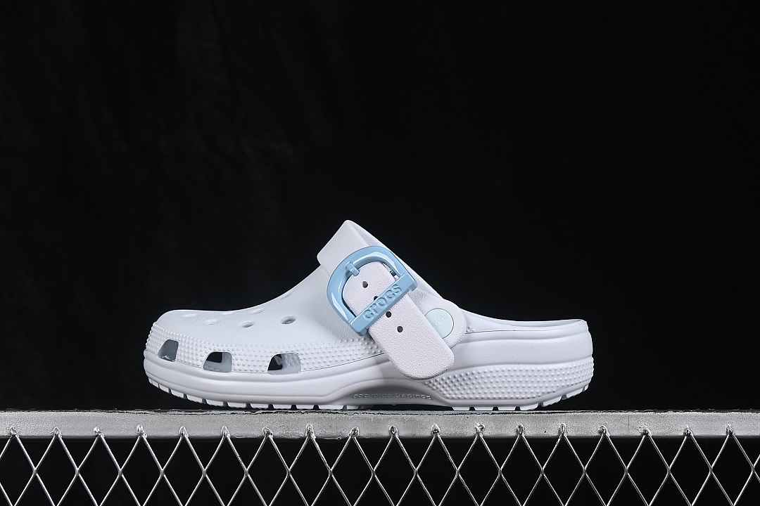 Crocs [ENAMEL BUCKLE CLOG COMFORTABLE CROCS WHITE/SKY BLUE]-[WOMAN:34-39]-[MAN:40], photo 1