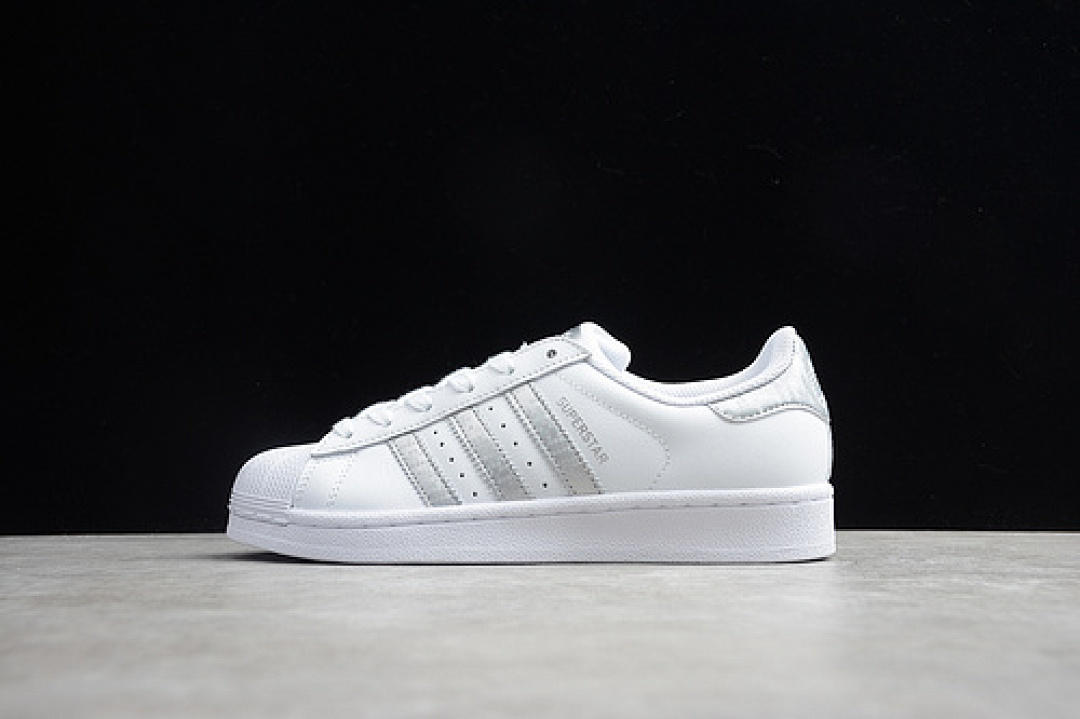 Adidas SUPERSRAR SHOES CLOUD WHITE/CLOUD WHITE/SILVER · EG7277, photo 1