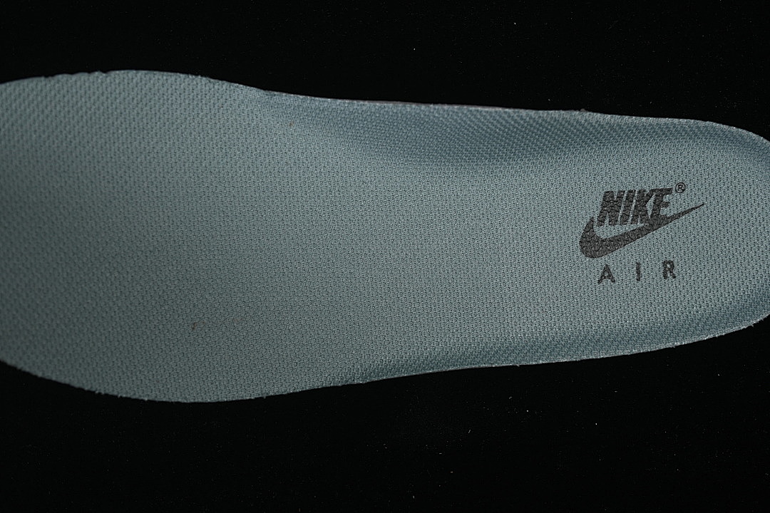 Nike [HV5953-300]-[AIR FORCE 1 LOW GORE-TEX VIBRAM CLAY GREEN/BLACK]-[WOMAN:36-39]-[MAN:40-45] - Image 4