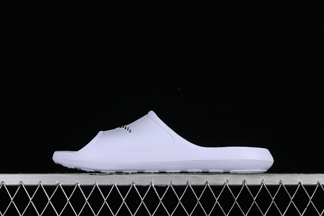Nike Nike VICTORI ONE SHOWER SLIDE POLKA SWOOSH WHITE/BLACK/WHITE · CZ5478-100, photo 1