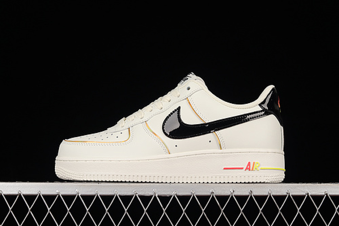 Nike [ZX9856-599]-[AIR FORCE 1 07 LOW IVORY/BLACK/METALLIC GOLD]-[WOMAN:36-39]-[MAN:40-45], photo 1