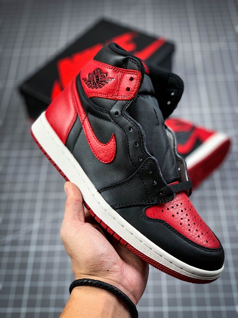 Jordan AIR Jordan 1 RETRO HIGH OG BLACK/VARSITY RED-WHITE · 555088-001, photo 1