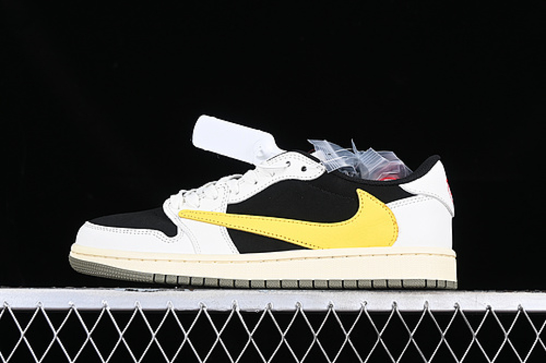 Jordan [DM7866-982]-[TRAVIS SCOTT AIR JORDAN 1 LOW OG WHITE/BLACK/YELLOW]-[WOMAN:36-39]-[MAN:40-47.5], photo 1