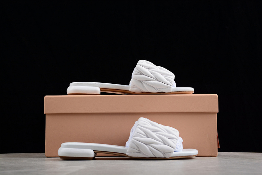 Unbranded [𝑴𝒊𝒖𝑴𝒊𝒖 SNGG WHITE]-[WOMAN:35-39] - Image 2