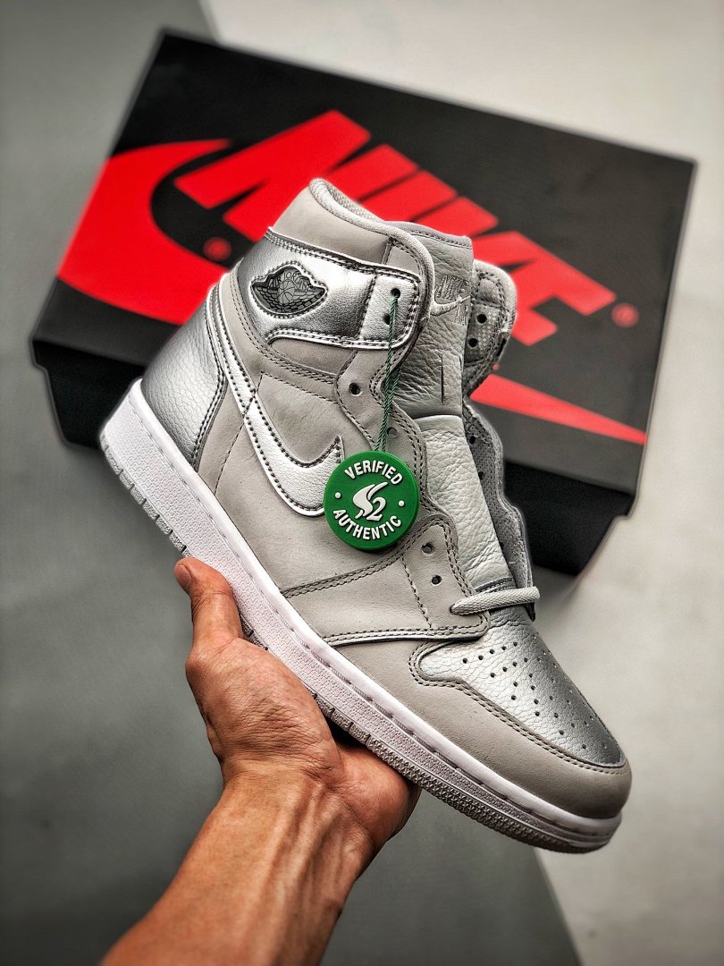Jordan [DC1788-029]-[S2 AIR JORDAN 1 HIGH OG JAPAN NEUTRAL GREY/WHITE-METALLIC (SILVER]), photo 1