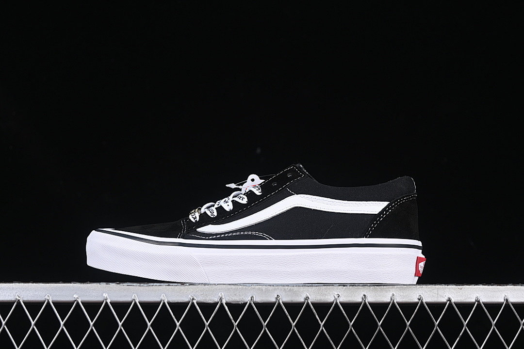 Unbranded [VN000ZD4Y28]-[LOW TOP CASUAL SNEAKERS WHITE/BLACK]-[WOMAN:35-39]-[MAN:40-44], photo 1