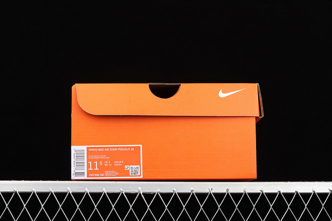 Nike [CW7358-100]-[AIR ZOOM PEGASUS 38 WHITE/PURE PLATINUM/WOLF GREY/METALLIC SILVER]-[UNISEX:36-45] - Image 12