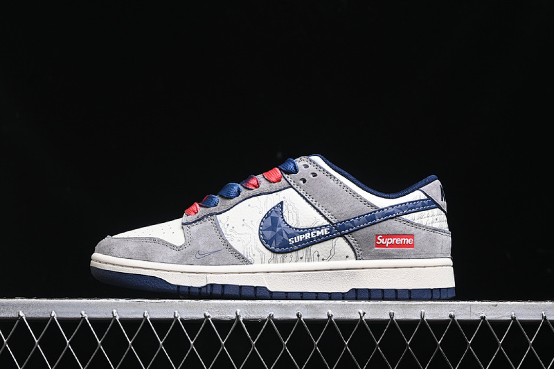 Supreme [DM6868-005]-[SB DUNK LOW SUPREME WHITE/GREY/BLUE/RED]-[WOMAN:36-39]-[MAN:40-45], photo 1