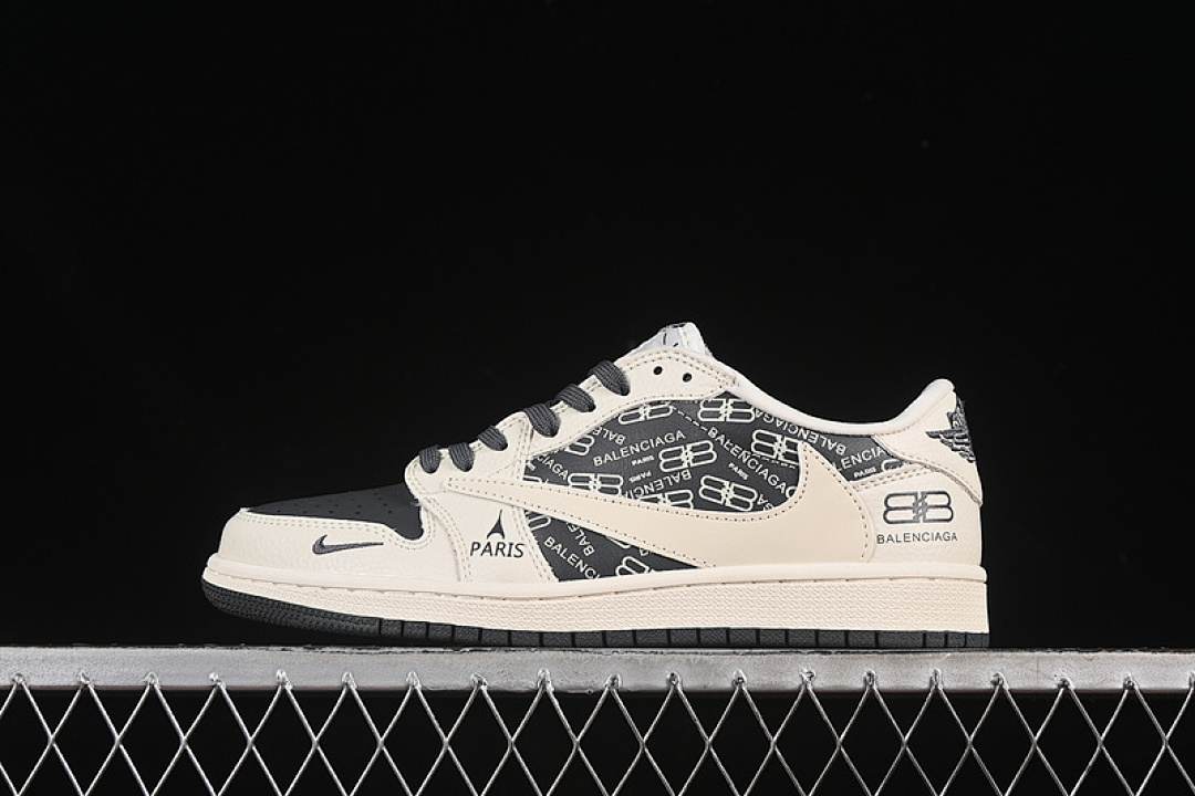 Jordan TRAVIS SCOTT X FRAGMENT DESIGN AIR Jordan 1 LOW OG SP OFF WHITE/BLACK · LD2025-019, photo 1