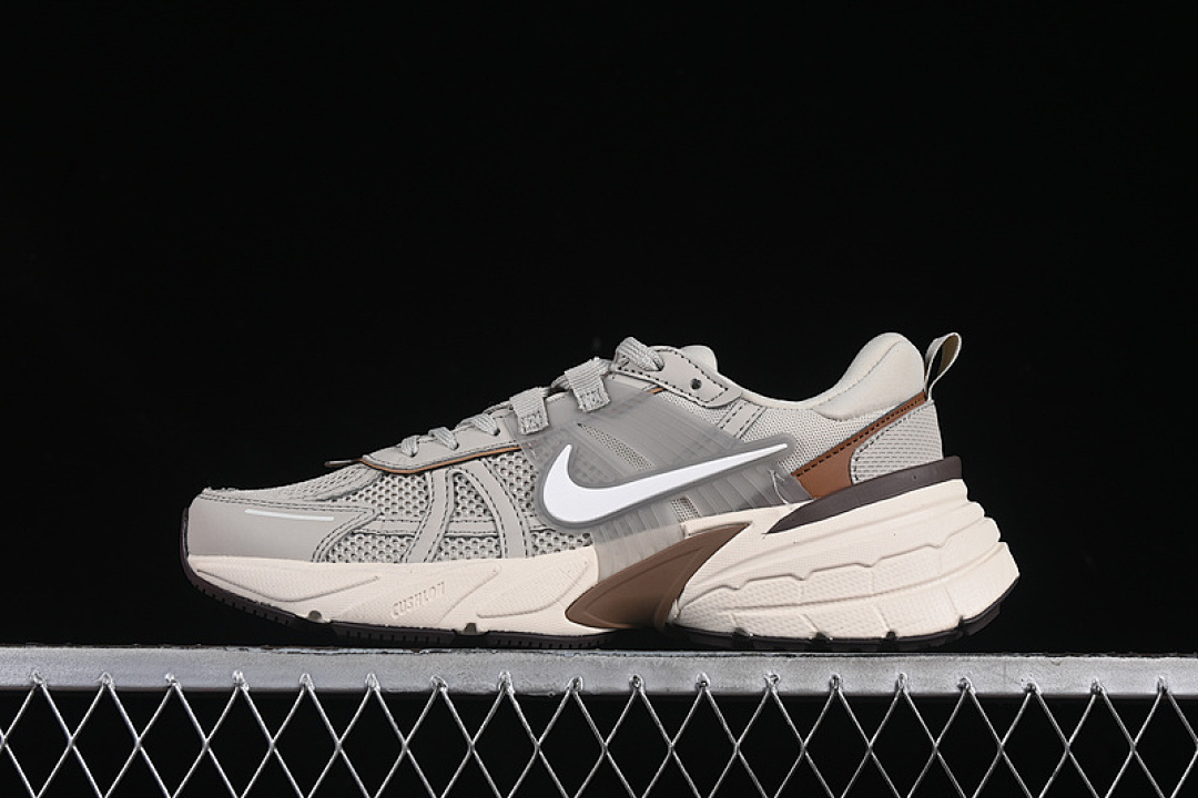 V2K RUNTEKK RUN WHITE/GREY · FN0738-107, photo 1