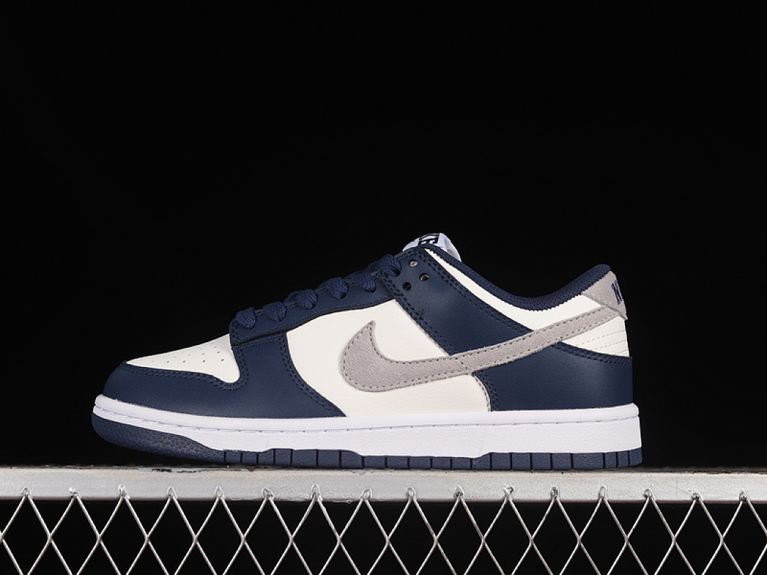 Nike DUNK LOW MIDNIGHT NAVY/LIGHT SMOKE GREY/SUMMIT WHITE · FD9749-400, photo 1