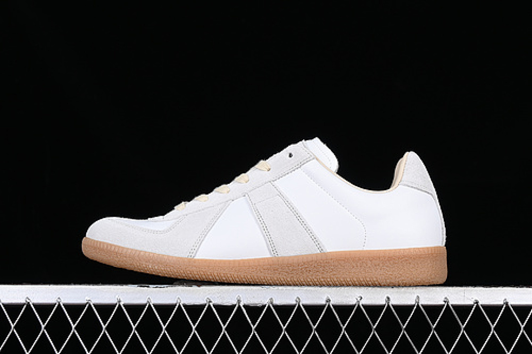 On Running [S57WS0236]-[MAISON MARGIELA CALFSKIN REPLICA WHITE/BROWN/GREY]-[WOMAN:35-39]-[MAN:40-45], photo 1