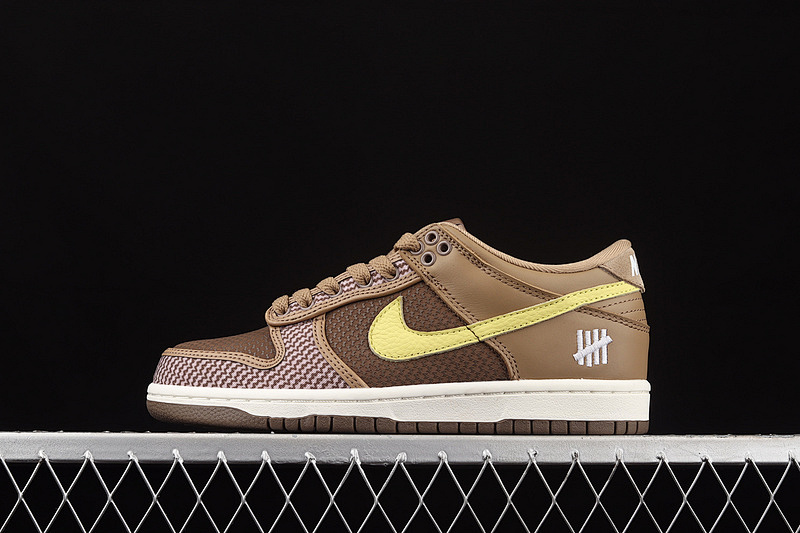 Undefeated Nike UNDEFEATED X SB DUNK LOW SP CANTEEN/LEMON FROST · DH3061-200, photo 1