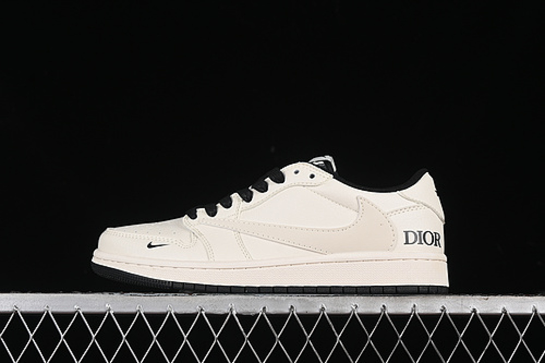 Jordan TRAVIS SCOTT X FRAGMENT DESIGN AIR Jordan 1 LOW OG SP OFF WHITE/BLACK · LJ5188-025, photo 1