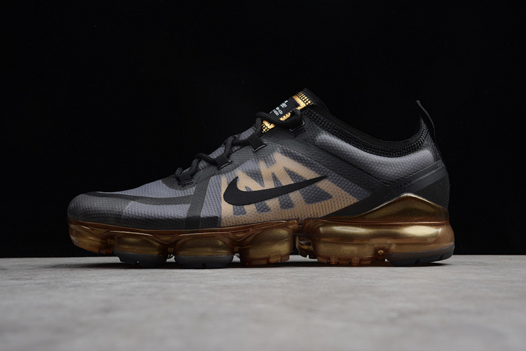 VAPORMAX 2019 BLACK/BLACK-METALLIC GOLD · AR6631-002, photo 1