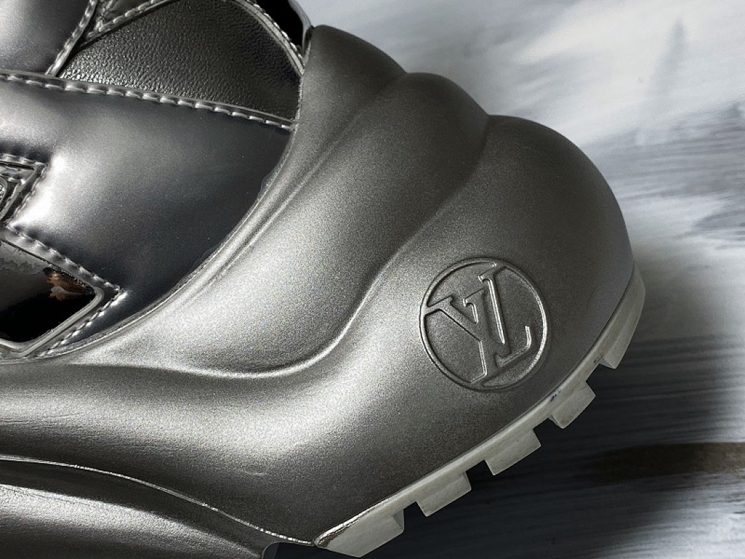 Arc'teryx [L*V SCI-FI SNEAKERS METALLIC SILVER/METALLIC SILVER]-[WOMAN:35-40] - Image 8