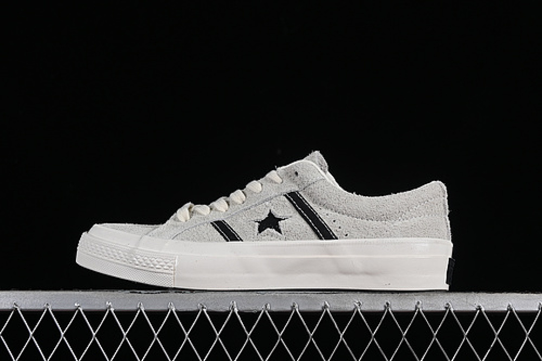 Converse [A06424C]-[CONVERSE ONE STAR ACADEMY PRO EGRET/BLACK/EGRET]-[WOMAN:35-39]-[MAN:40-44], photo 1