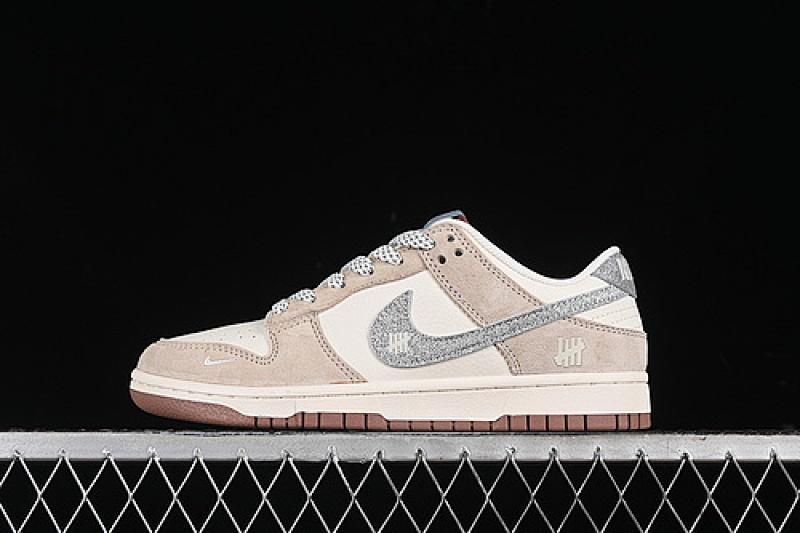 Nike SB DUNK LOW UN WHITE/SILVER/BROWN · CF3688-013, photo 1