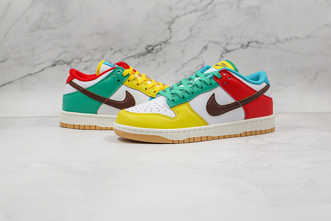 Unbranded [DH0952-100]-[SB DUNK LOW SE FREE.99 WHITE/LIGHT CHOCOLATE/ROMA GREEN]-[UNSIEX:36-47.5], photo 1