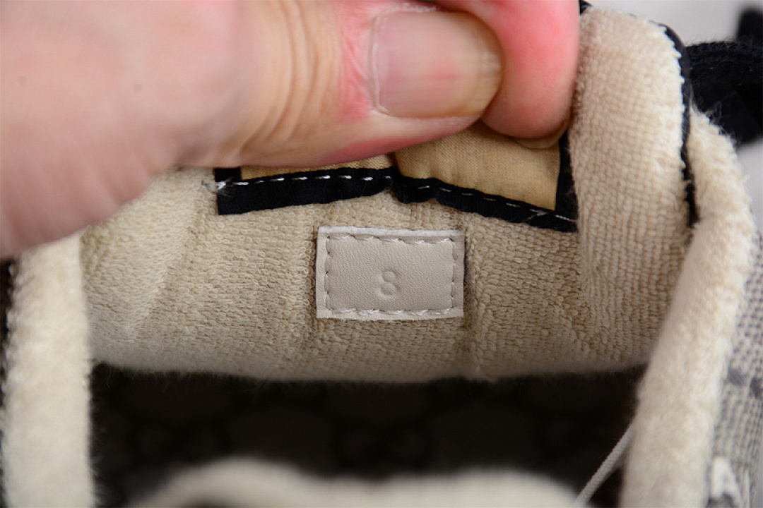 Gucci [GU*CCI DISTRESSED SCREENER SNEAKER GREY/BLACK/RED-BEIGE]-[WOMAN:35-39]-[MAN:40-45] - Image 4