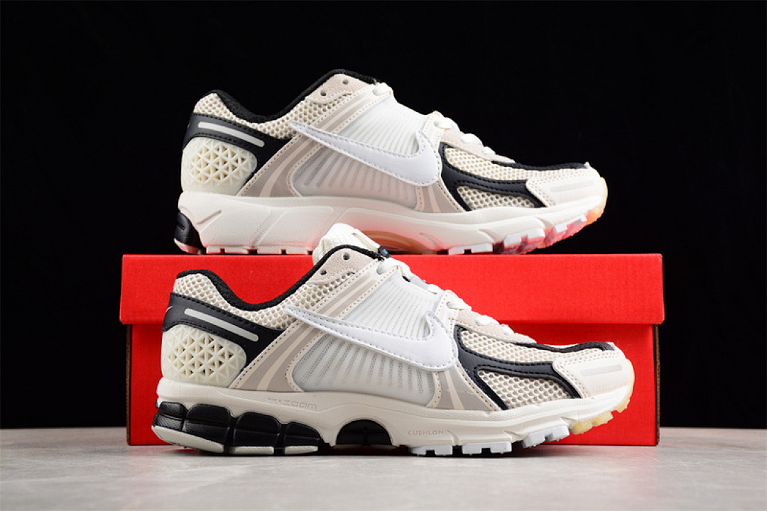 Nike [FN7469-110]-[ZOOM VOMERO 5 SP WHITE/GREY/BLACK]-[WOMAN:36-39]-[MAN:40-45] - Image 2