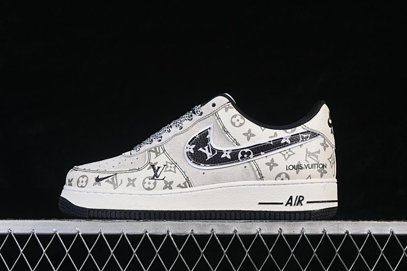 Nike Nike AIR FORCE 1 07 LOW WHITE/BLACK/WHITE · SY1388-030, photo 1