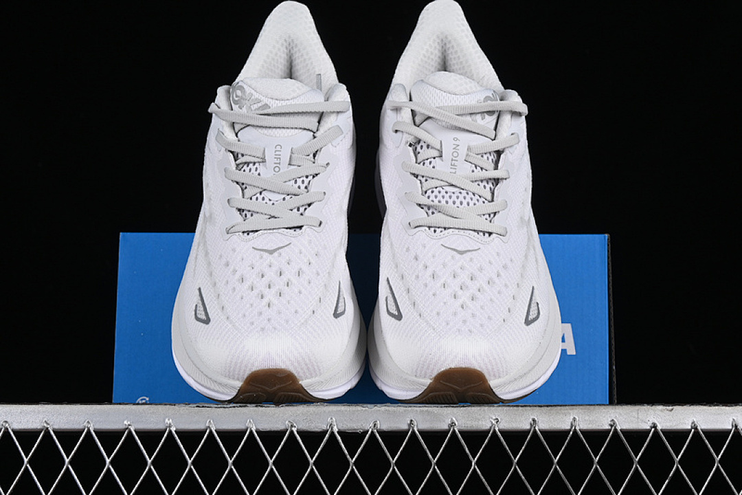 On Running [1127895 NCWT]-[HOKA ONE CLIFTON 9 WHITE/GREY/SILVER]-[WOMAN:36-39]-[MAN:40-45] - Image 13
