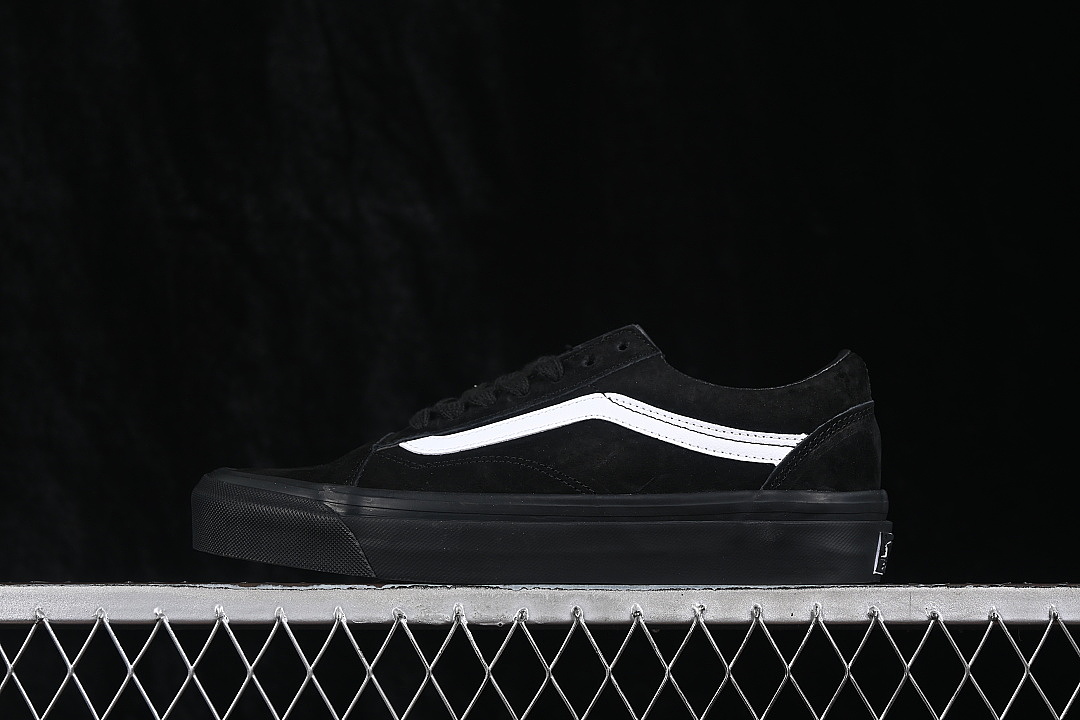 [VN000D56B8C]-[SKOOL 36 LOW TOP CASUAL SKATE SHOES BLACK/INKINESS]-[WOMAN:35-39]-[MAN:40-44], photo 1