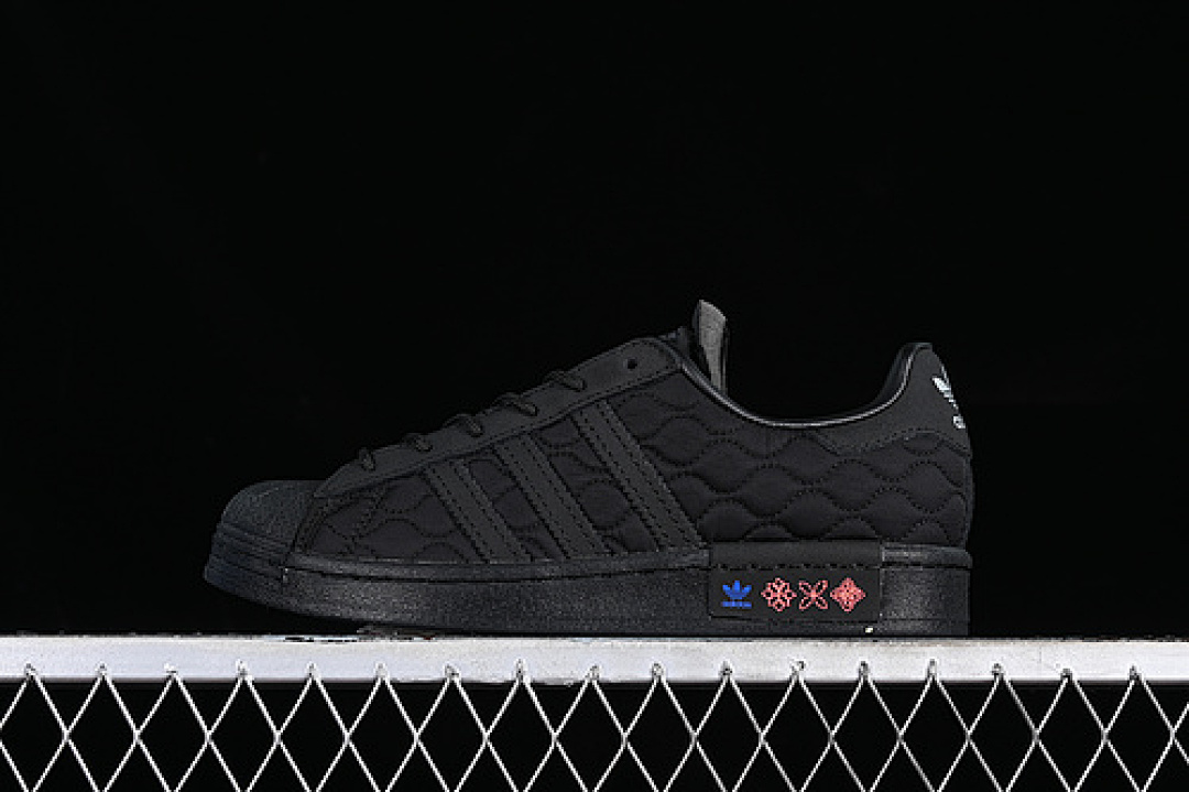 Unbranded [GX8826]-[SUPERSTAR CNY BLACK/WHITE]-[WOMAN:35-39]-[MAN:40-45], photo 1
